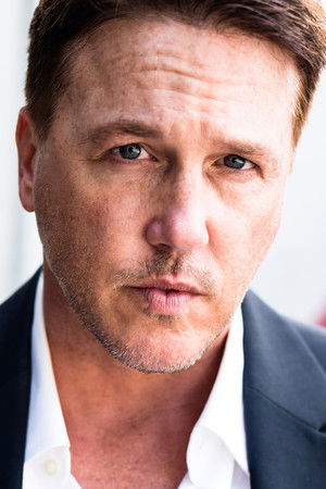 Lochlyn Munro photo