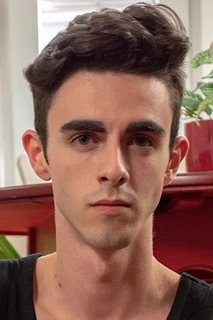 Photo of Jesse Evans from the Latest Netflix gallery