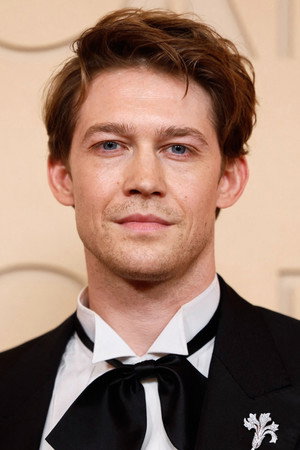 Photo of Joe Alwyn from the Latest Netflix gallery