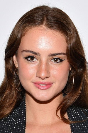 Grace Van Patten photo