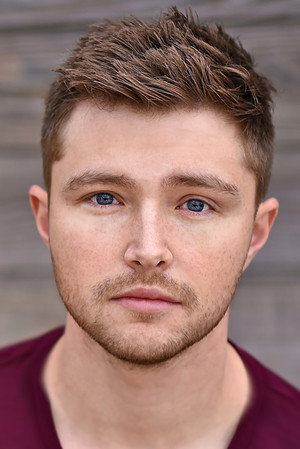 Photo of Sterling Knight from the Latest Netflix gallery