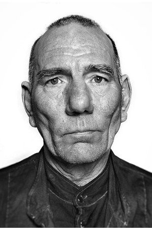 Pete Postlethwaite photo