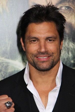 Manu Bennett photo