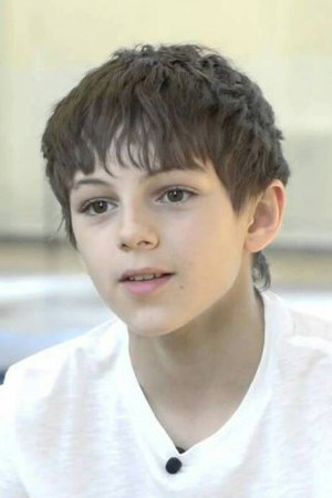 Photo of Elliott Hanna from the Latest Netflix gallery