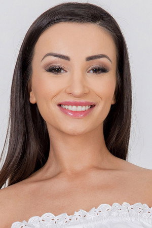 Photo of Alyssia Kent from the Latest Netflix gallery