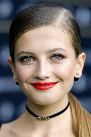 Photo of Zoë Pastelle Holthuizen from the Latest Netflix gallery