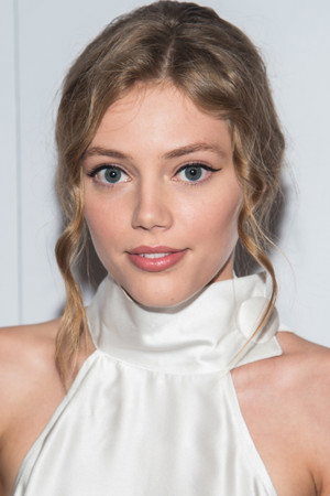 Grace Van Dien photo