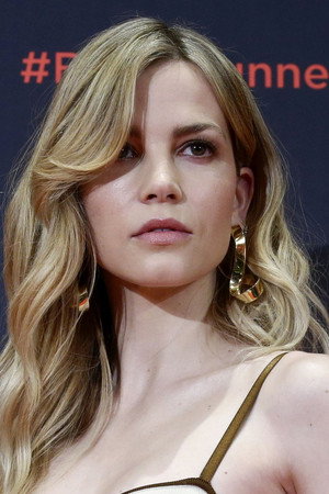 Sylvia Hoeks photo