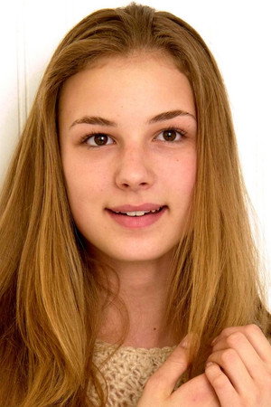 Emily VanCamp photo