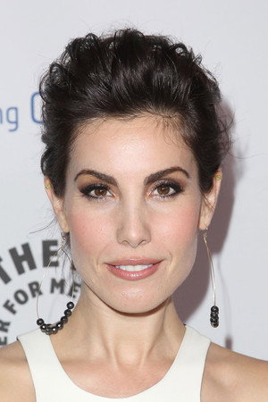 Carly Pope photo