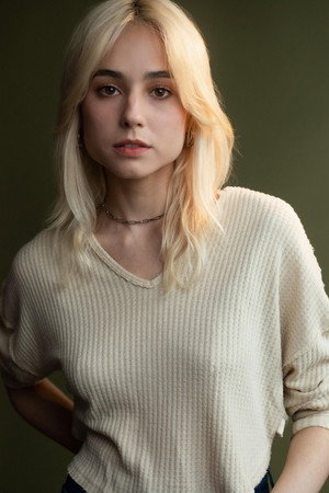 Photo of Piper Verbrick from the Latest Netflix gallery
