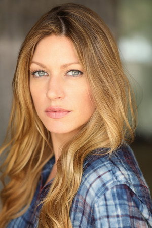 Jes Macallan photo