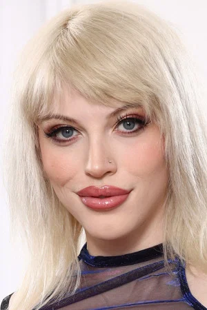 Photo of Izzy Wilde from the Latest Netflix gallery