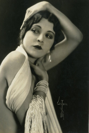 Photo of Madeline Hurlock from the Latest Netflix gallery