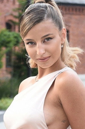 Julia Wieniawa photo