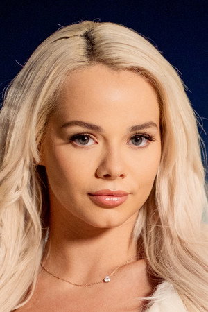 Photo of Elsa Jean from the Latest Netflix gallery