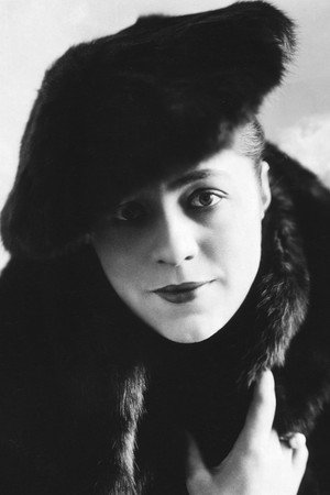 Photo of Valeska Suratt from the Latest Netflix gallery