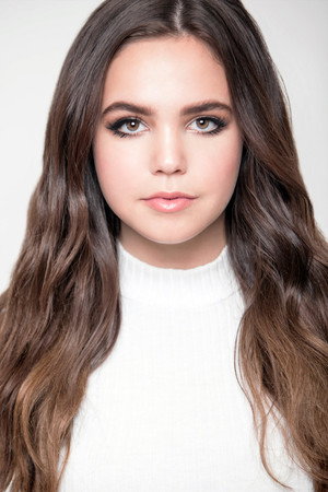 Bailee Madison photo