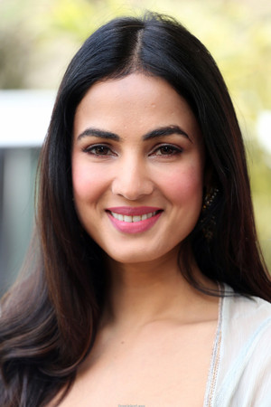 Sonal Chauhan photo