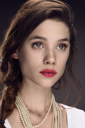 Àstrid Bergès-Frisbey photo