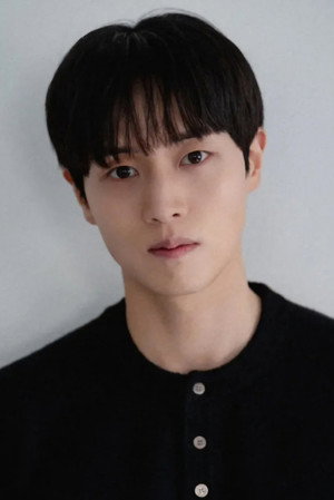 Photo of Heo Tae Youn from the Latest Netflix gallery