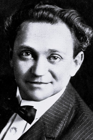 Photo of Max Asher from the Latest Netflix gallery
