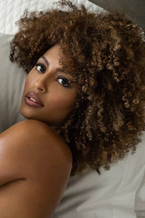 Sheron Menezzes photo