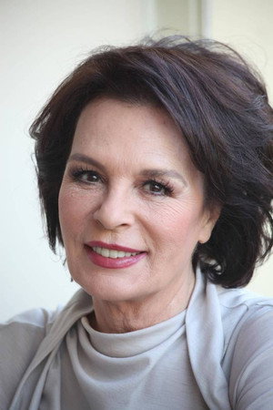 Hülya Koçyiğit photo