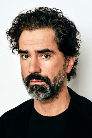 Hamish Linklater photo