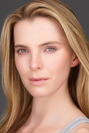 Betty Gilpin photo