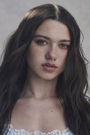 Photo of Violet McGraw from the Latest Netflix gallery
