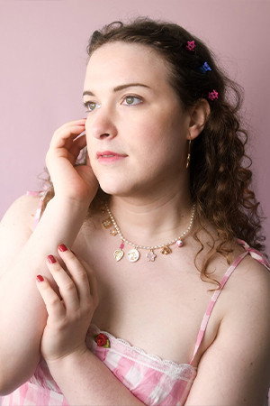 Photo of Esther Fallick from the Latest Netflix gallery