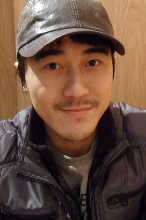 Photo of Lee Don-ku from the Latest Netflix gallery