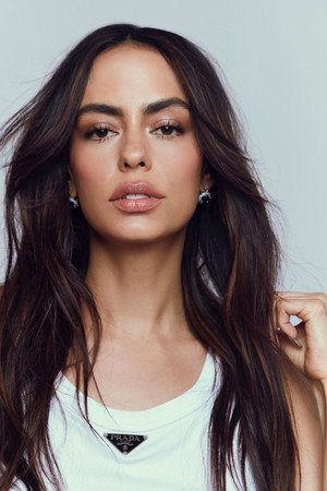 Photo of Paola Fernández from the Latest Netflix gallery