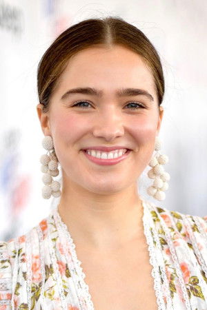 Haley Lu Richardson photo