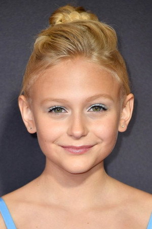 Photo of Alyvia Alyn Lind from the Latest Netflix gallery