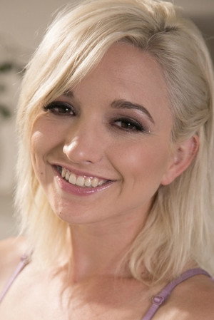 Photo of Eliza Jane from the Latest Netflix gallery