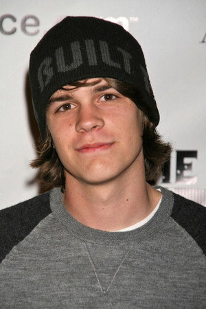 Johnny Simmons photo