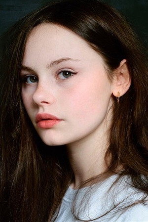 Photo of Louise Labèque from the Latest Netflix gallery