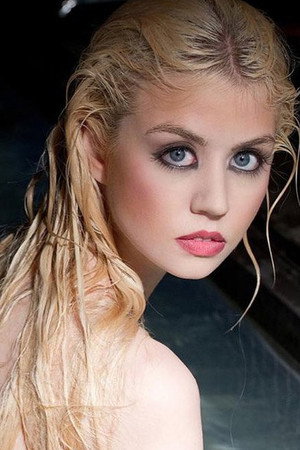 Photo of Allison Harvard from the Latest Netflix gallery