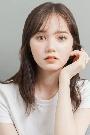 Photo of Aya Marsh from the Latest Netflix gallery