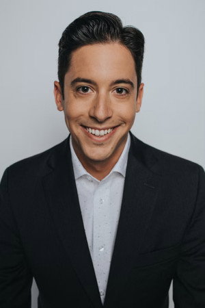 Michael Knowles photo