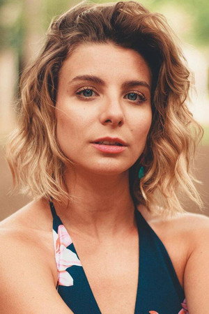 Photo of Julia Foti from the Latest Netflix gallery