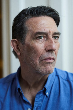 Ciarán Hinds photo