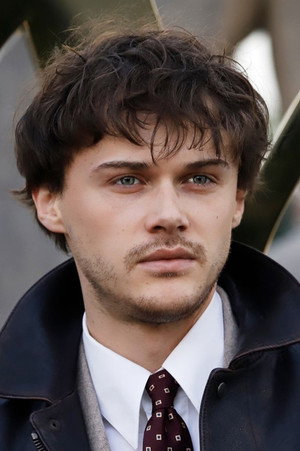 Christopher Briney photo