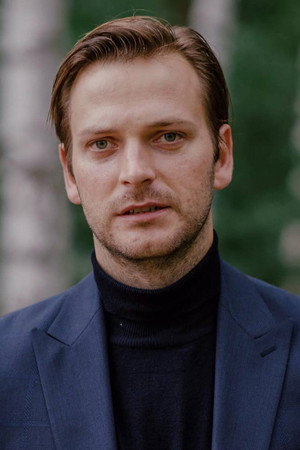 Photo of Tom J. Benedict from the Latest Netflix gallery