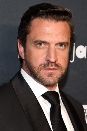 Raúl Esparza photo