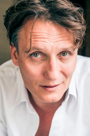 Oliver Masucci photo