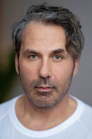 Photo of Michael Kelly from the Latest Netflix gallery