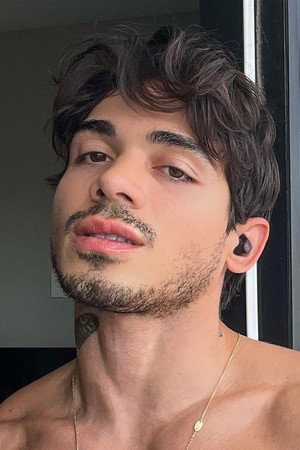 Photo of Ashton Summers from the Latest Netflix gallery